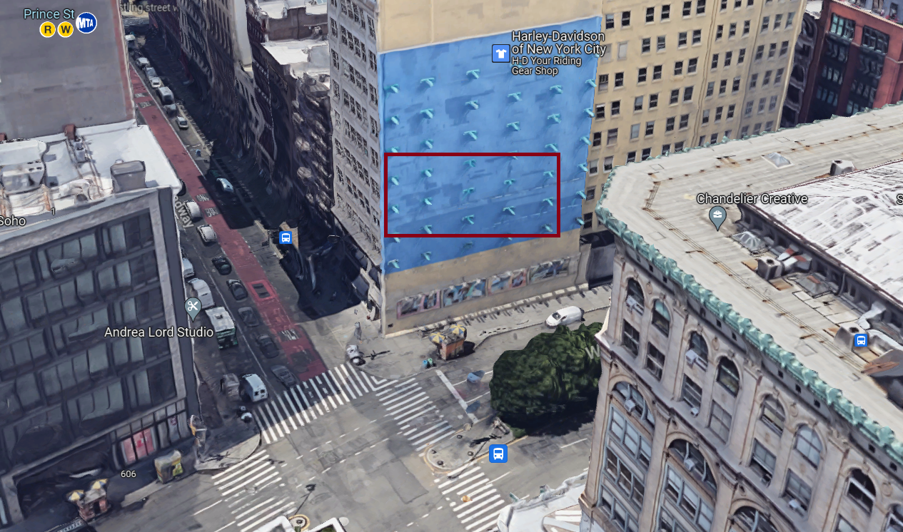 Aerial view of Broadway and Houston intersection, highlighting a building wall suitable for guerrilla projection advertising, featuring a blue fa&ccedil;ade and marked projection area.